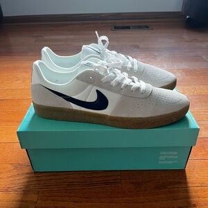 Men’s 13 Nike SB Team Classic Shoes. White/gray/navy, SB details, gum sole! NWT!